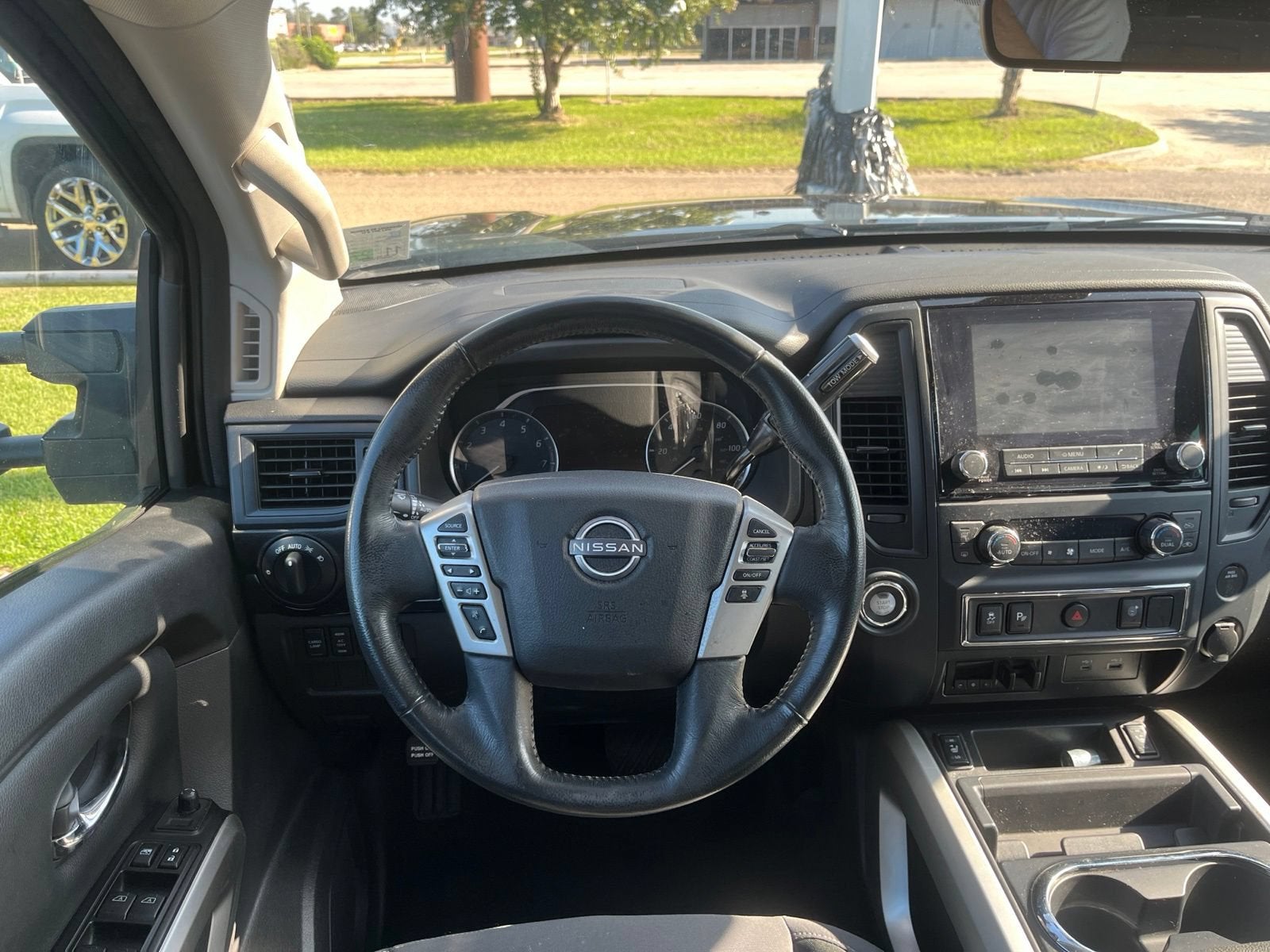 2023 Nissan TITAN Crew Cab SV 4x2