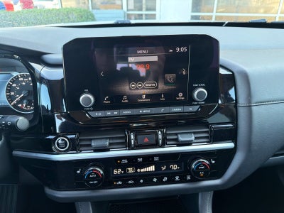 2024 Nissan Pathfinder SV