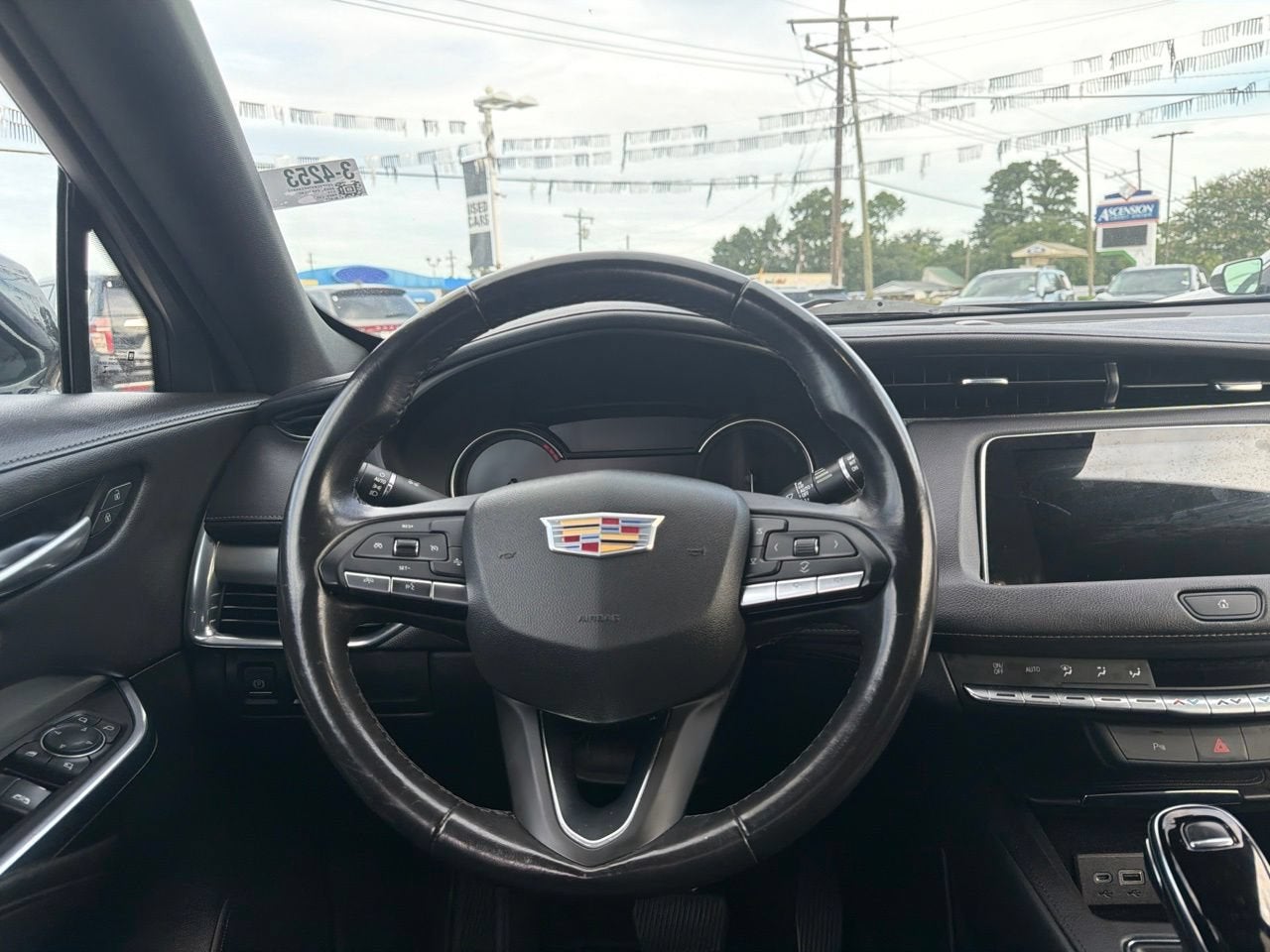 2023 Cadillac XT4 Premium Luxury