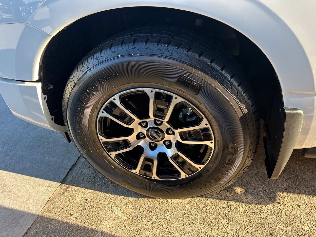2024 Nissan TITAN Crew Cab SV 4x2