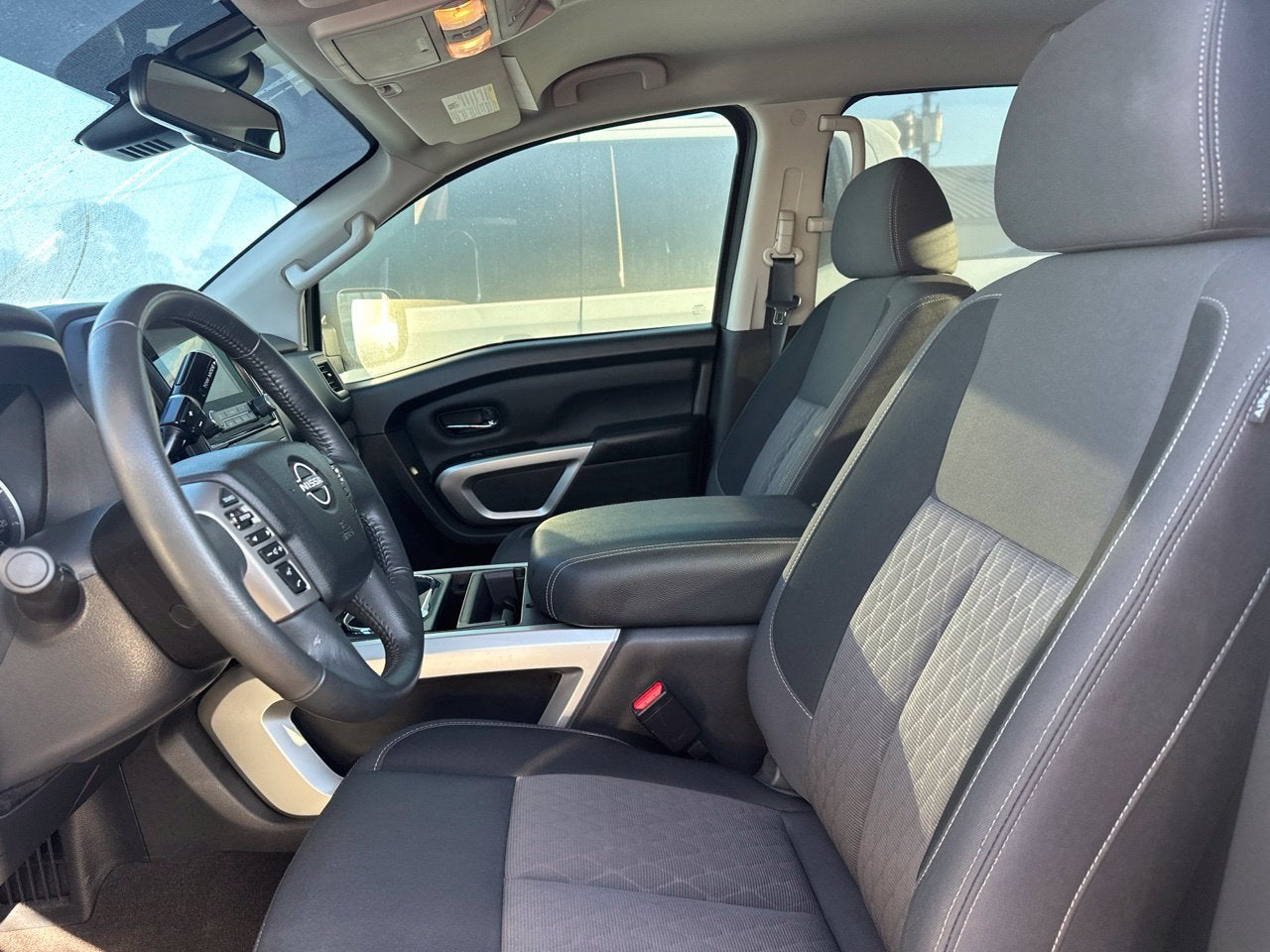 2024 Nissan TITAN Crew Cab SV 4x2