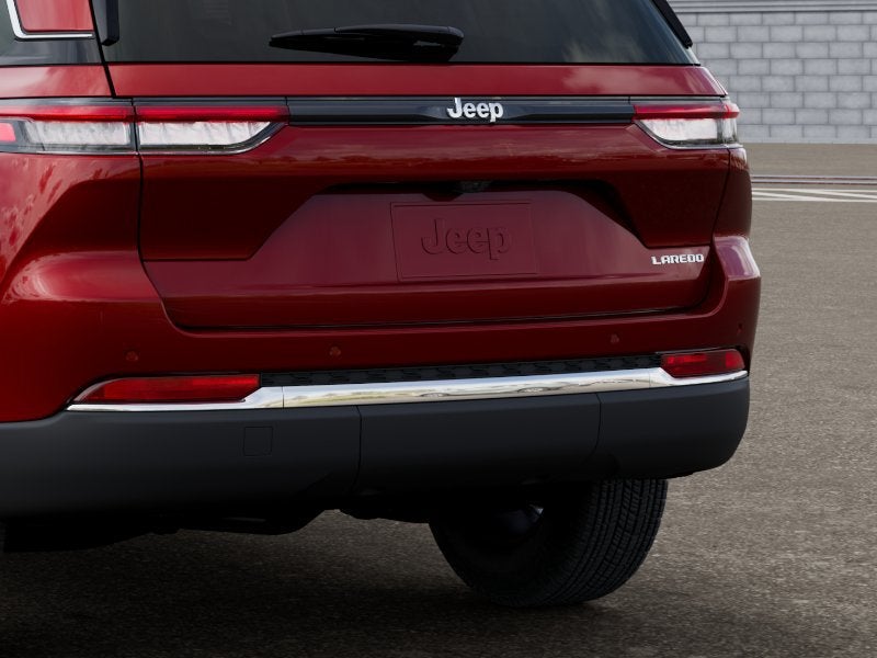 2027 Jeep Grand Cherokee Laredo