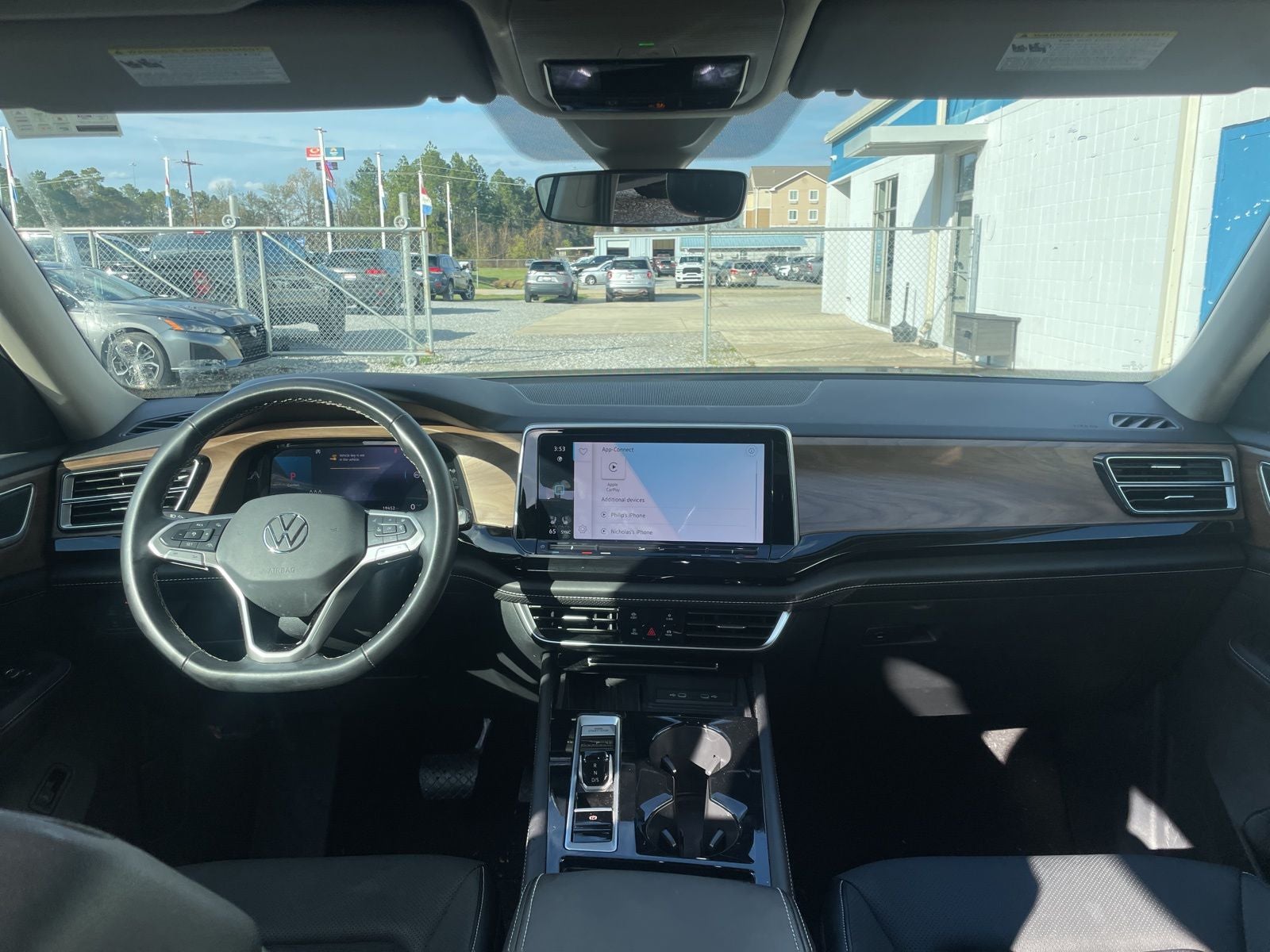 2025 Volkswagen Atlas 2.0T SE w/Technology