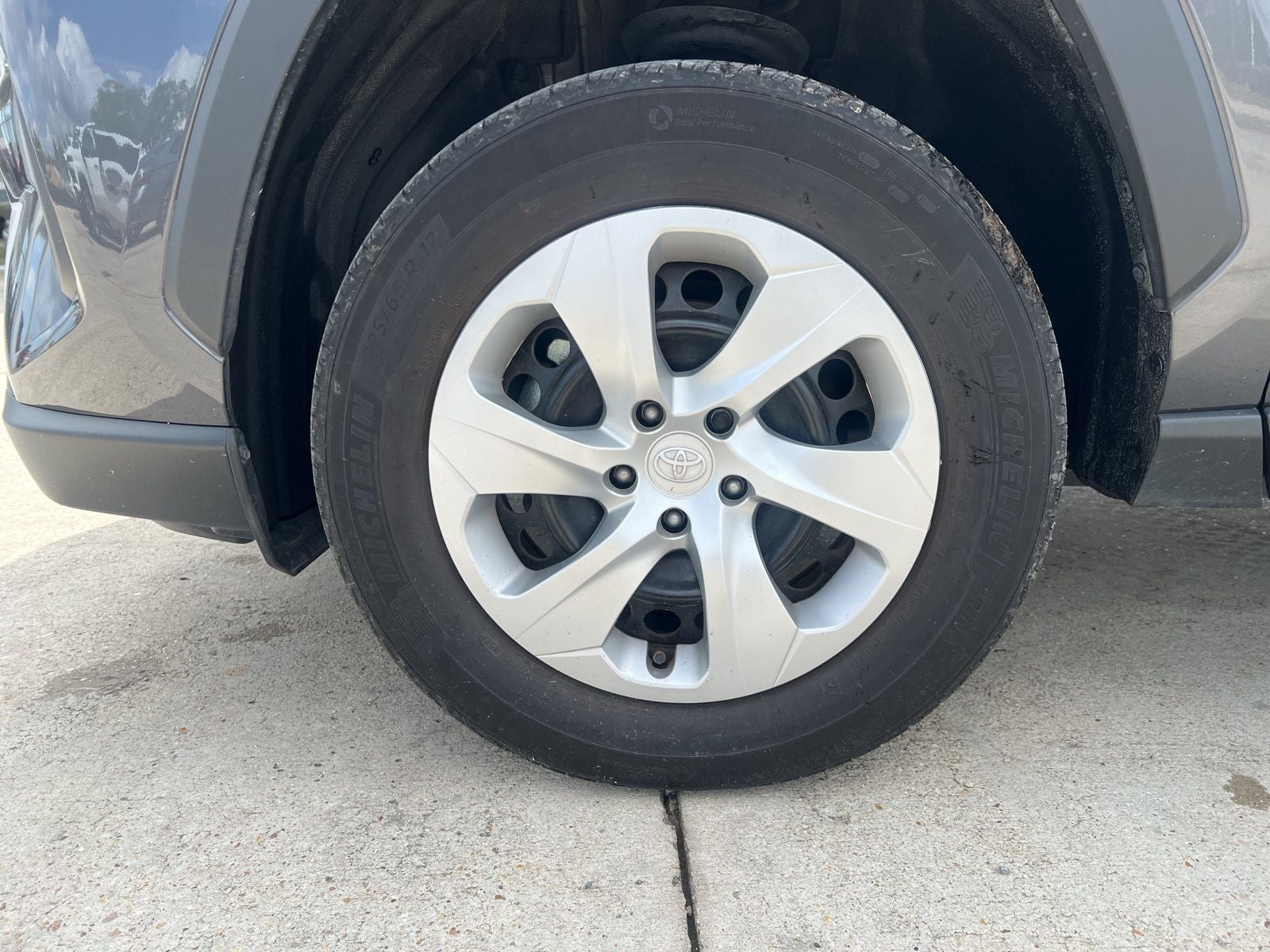 2025 Toyota RAV4 LE