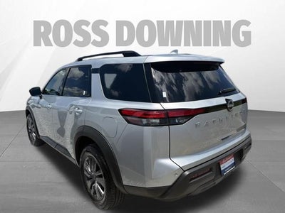 2025 Nissan Pathfinder SV
