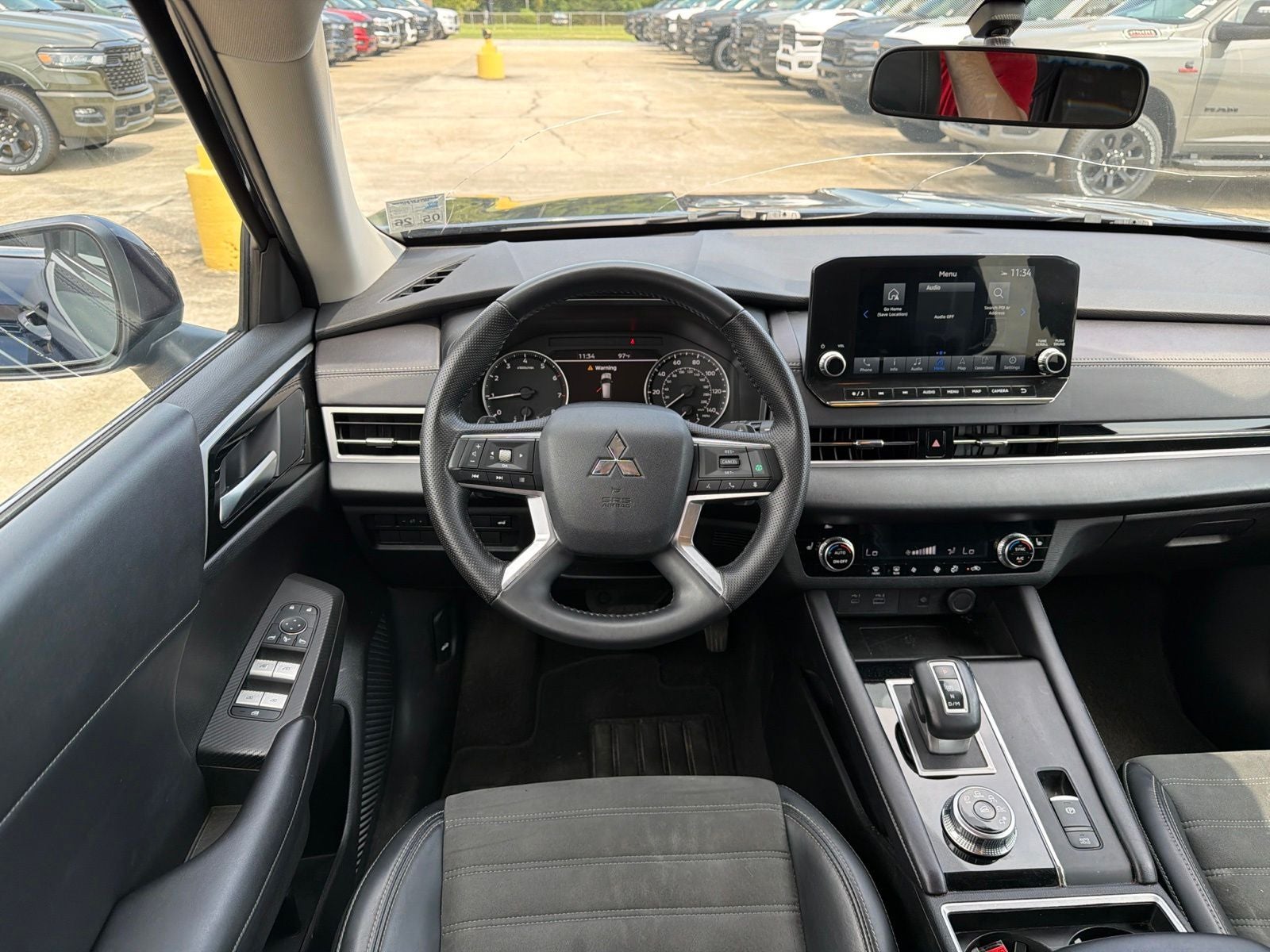 2024 Mitsubishi Outlander SE