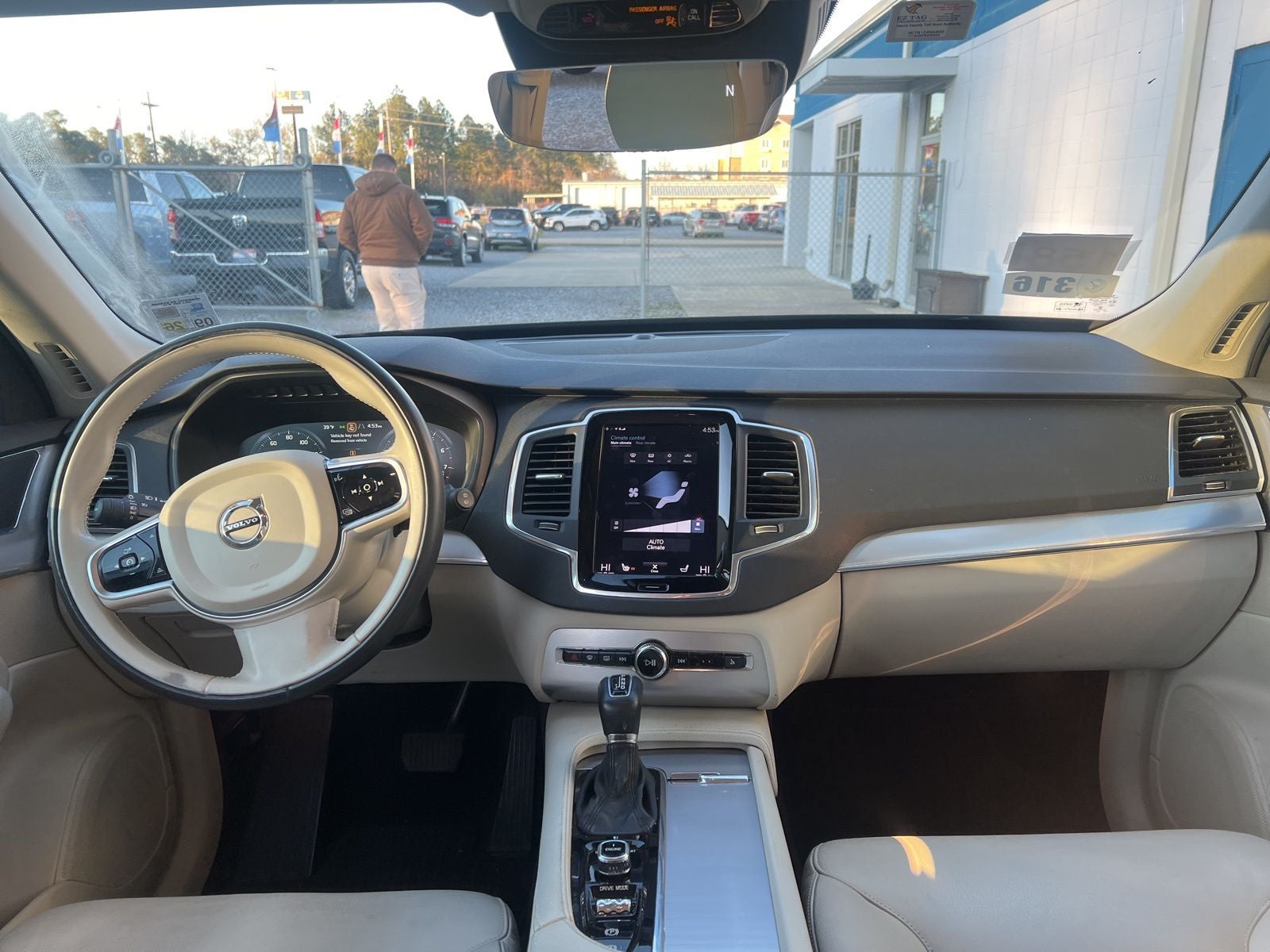 2017 Volvo XC90 T6 Momentum