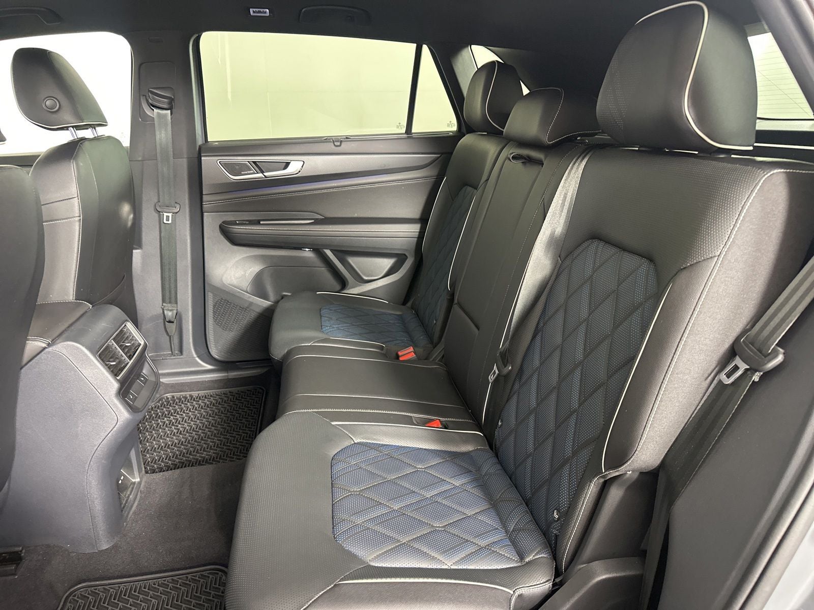 2025 Volkswagen Atlas Cross Sport 2.0T SEL Premium R-Line