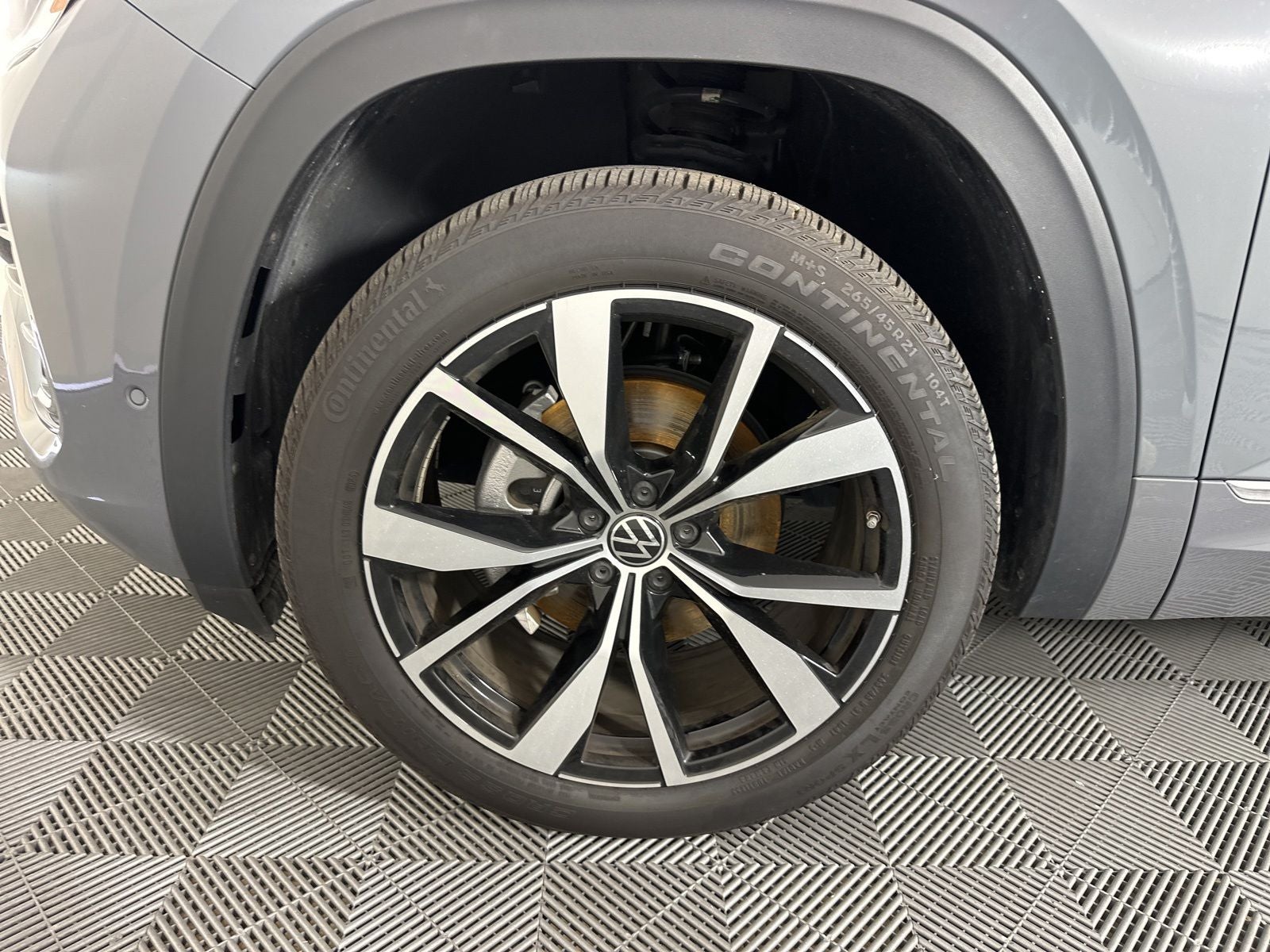 2025 Volkswagen Atlas Cross Sport 2.0T SEL Premium R-Line