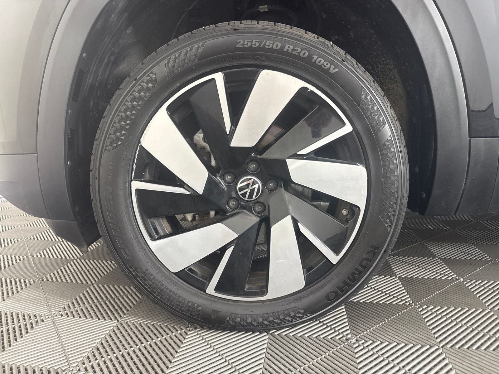 2025 Volkswagen Atlas Cross Sport 2.0T SE w/Technology