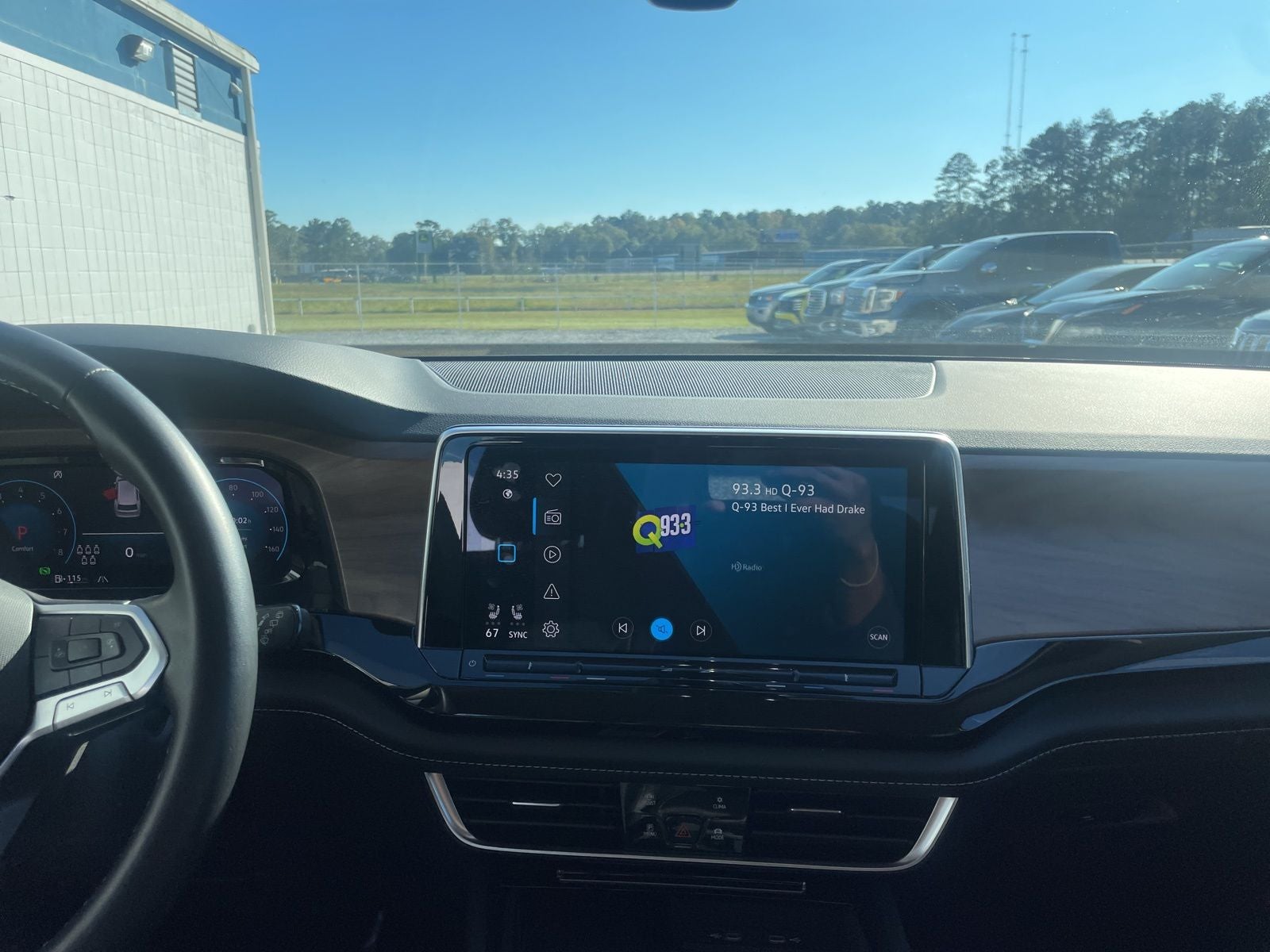 2025 Volkswagen Atlas 2.0T SE w/Technology