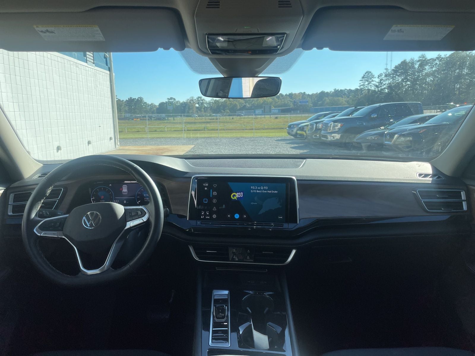 2025 Volkswagen Atlas 2.0T SE w/Technology