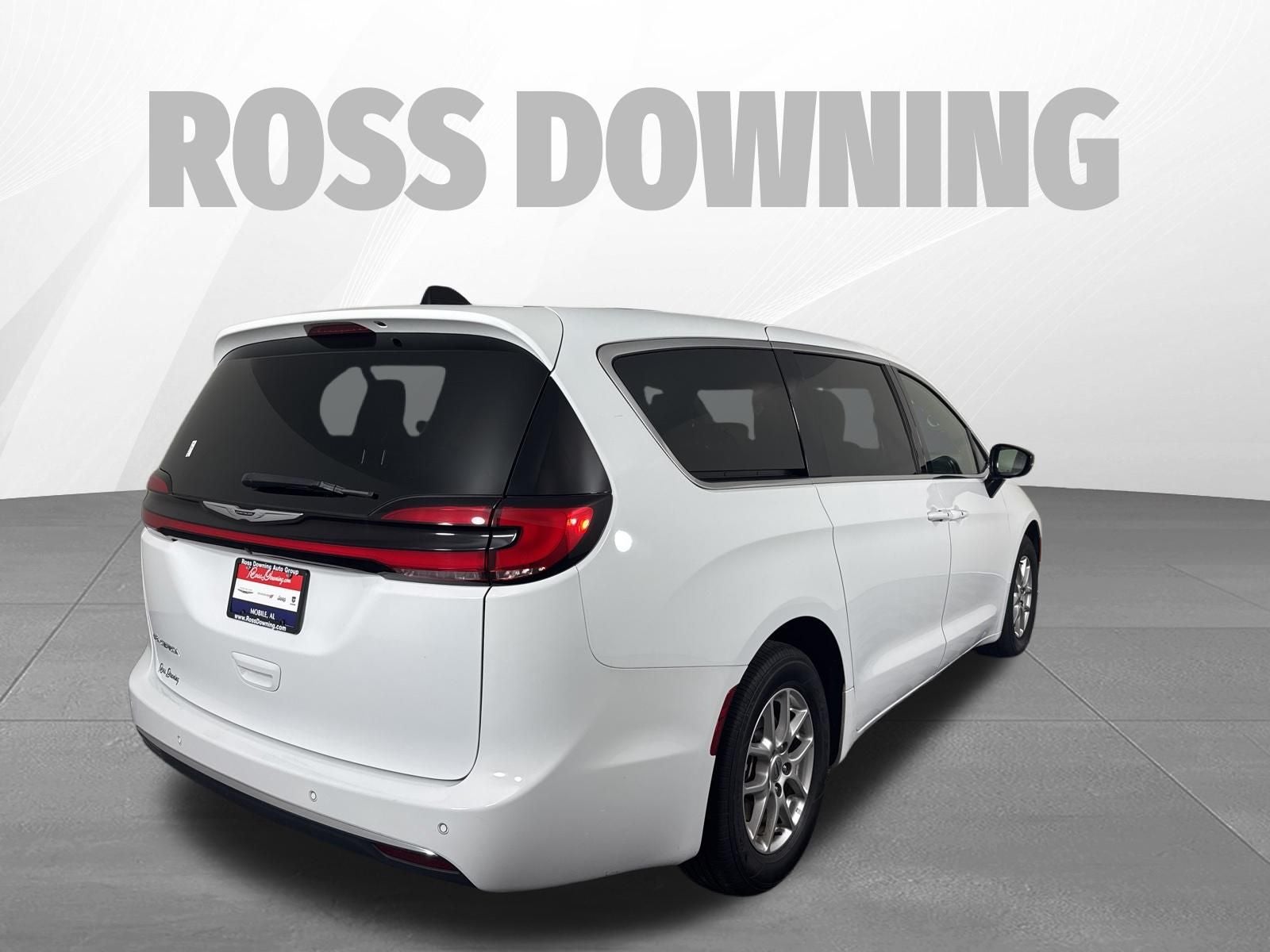 2025 Chrysler Pacifica Select