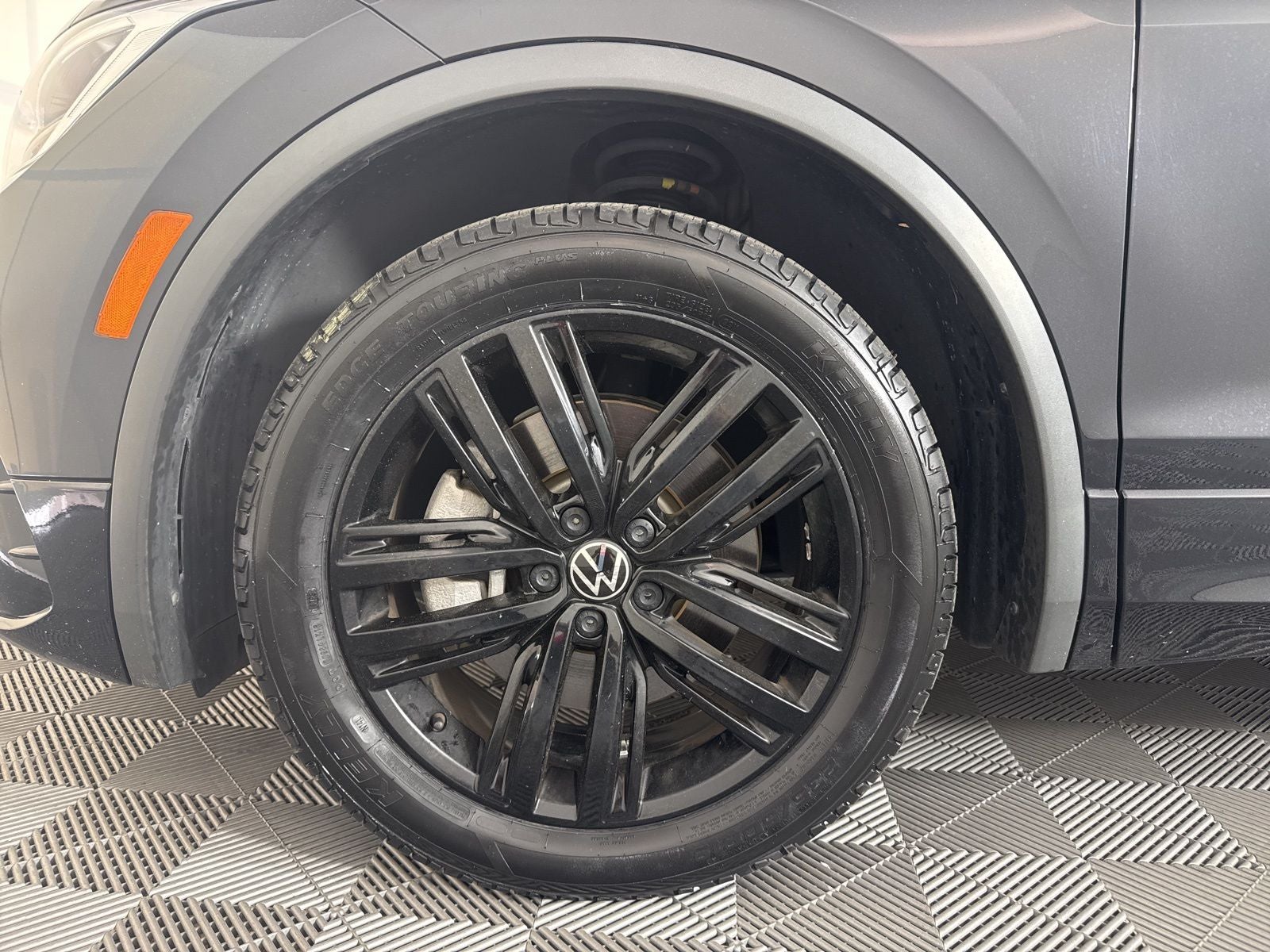 2022 Volkswagen Tiguan 2.0T SE R-Line Black