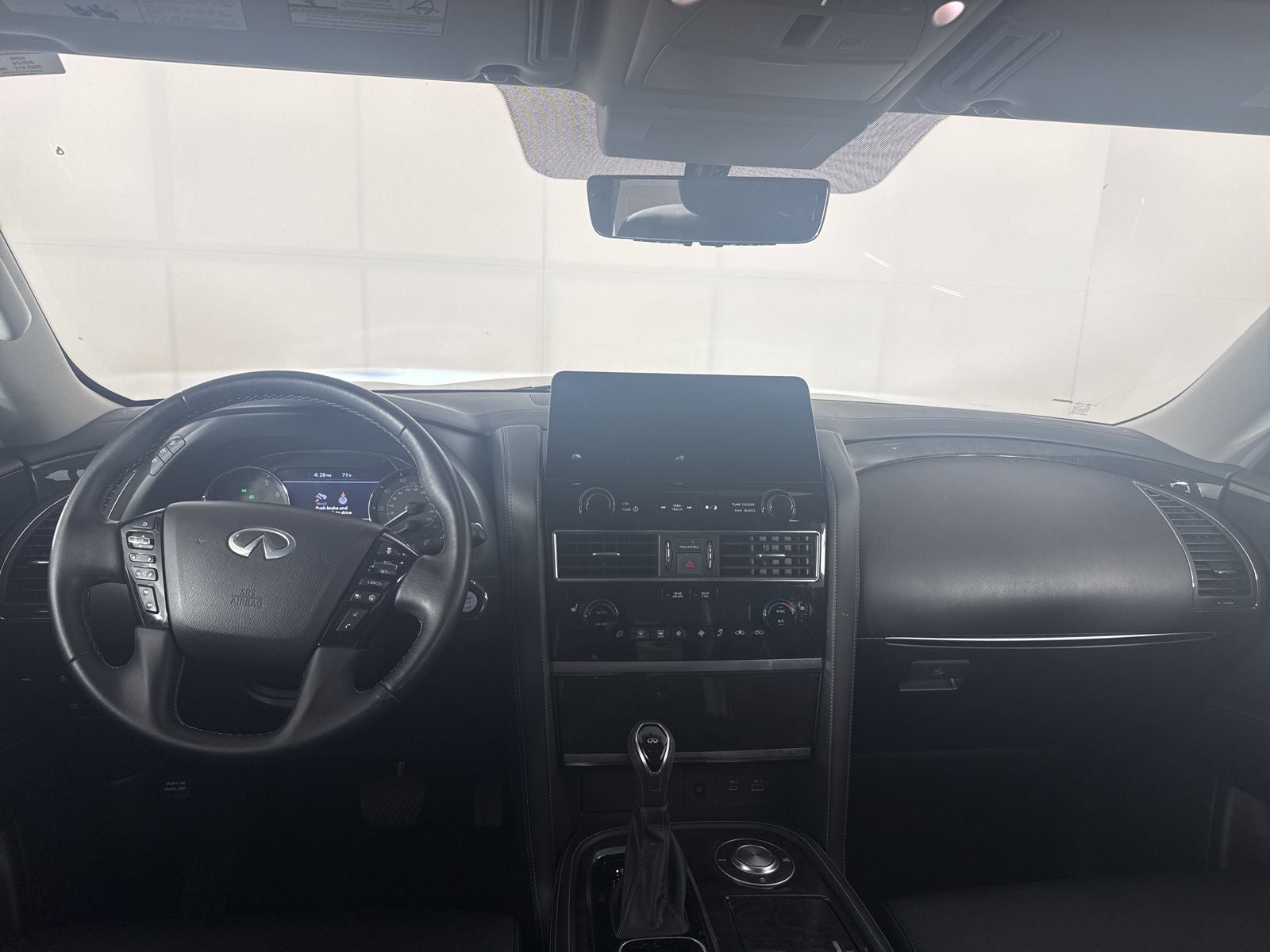 2024 INFINITI QX80 LUXE